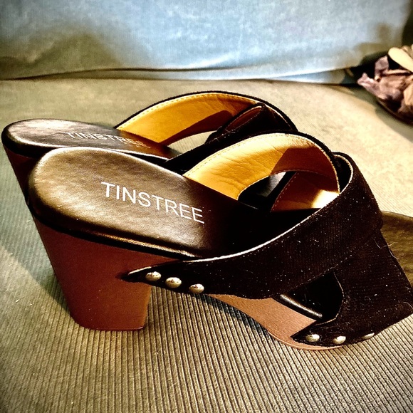 NWOB 3” Black cross-strap design with 3” dark heels. Soft, suede-like material - Picture 3 of 4